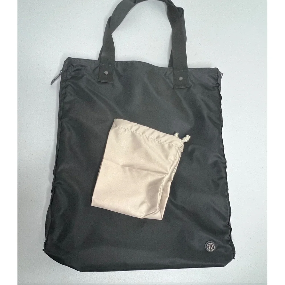 Lululemon Bring It Om Tote Bag Black Expandable Gym Yoga